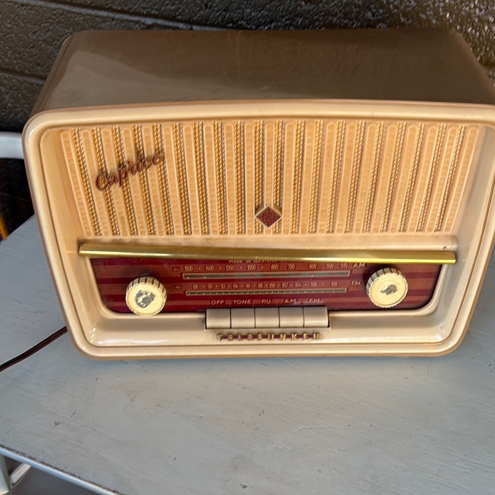 Vintage Radio - Cream and Brown